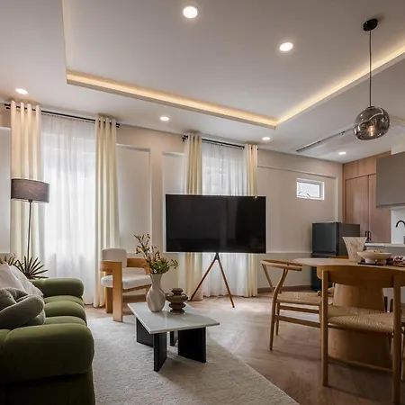 Whole Floor Penthouse, 3 Bedroom 3 Bath, Next To Metro Station