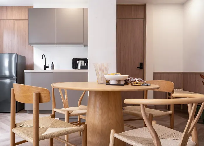 Апартаменты Whole Floor Penthouse, 3 Bedroom 3 Bath, Next To Metro Station *