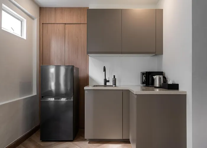 Whole Floor Penthouse, 3 Bedroom 3 Bath, Next To Metro Station *