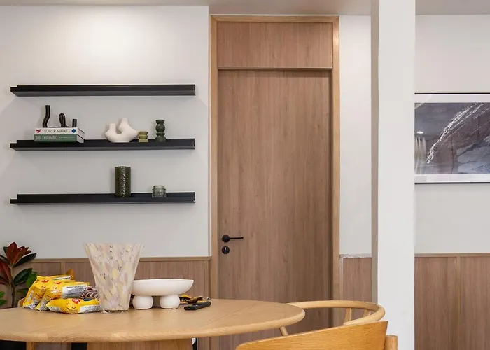 Whole Floor Penthouse, 3 Bedroom 3 Bath, Next To Metro Station Апартаменты