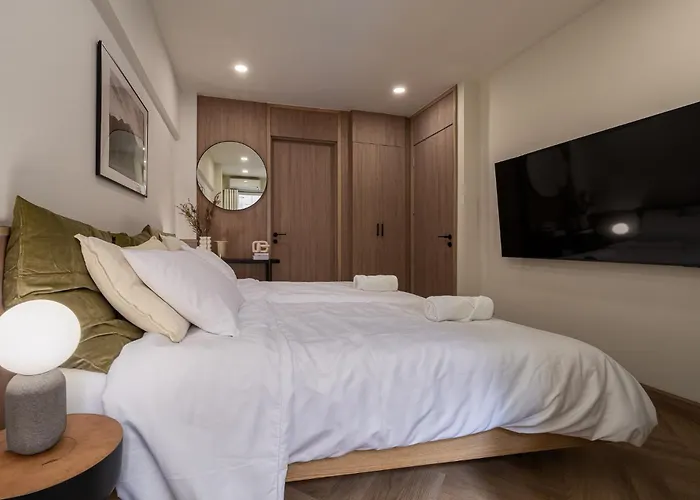 Whole Floor Penthouse, 3 Bedroom 3 Bath, Next To Metro Station *