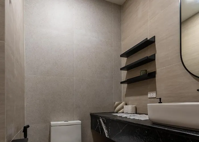 Апартаменты Whole Floor Penthouse, 3 Bedroom 3 Bath, Next To Metro Station