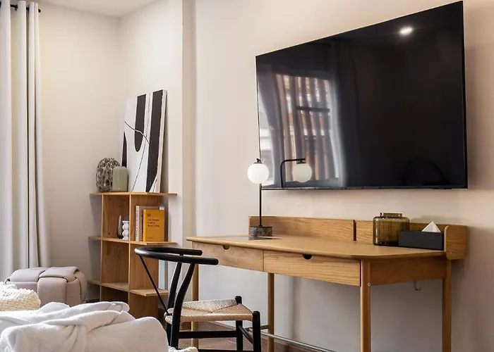 Апартаменты Whole Floor Penthouse, 3 Bedroom 3 Bath, Next To Metro Station *