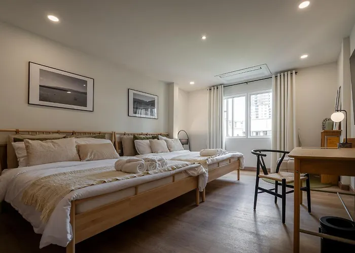 Апартаменты Whole Floor Penthouse, 3 Bedroom 3 Bath, Next To Metro Station