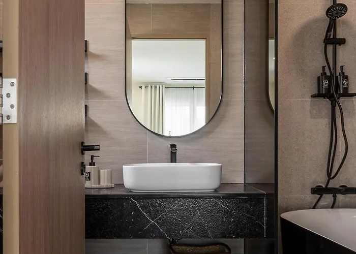 Whole Floor Penthouse, 3 Bedroom 3 Bath, Next To Metro Station Апартаменты *