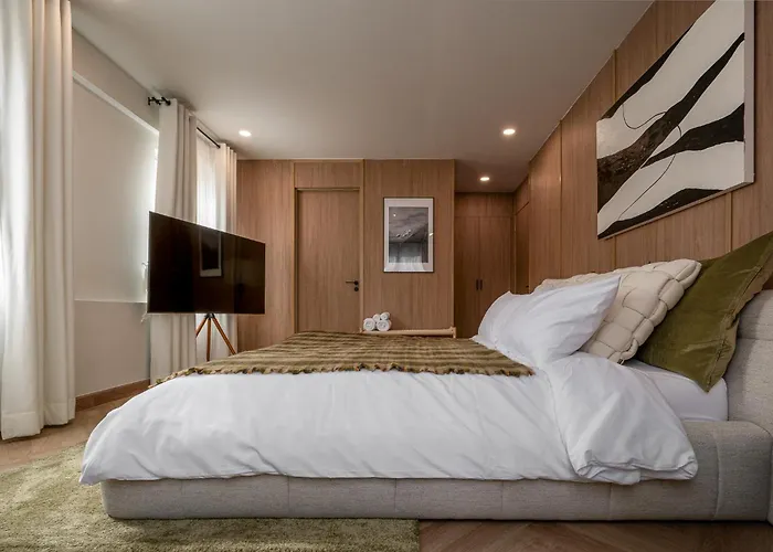 Whole Floor Penthouse, 3 Bedroom 3 Bath, Next To Metro Station Апартаменты