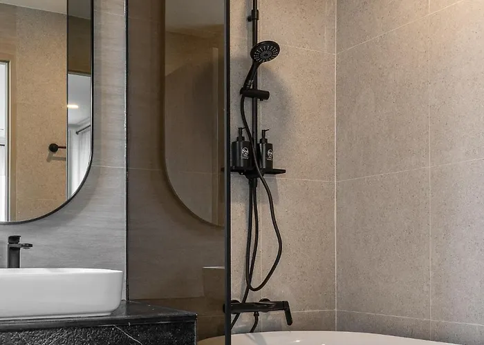 Whole Floor Penthouse, 3 Bedroom 3 Bath, Next To Metro Station * Бангкок