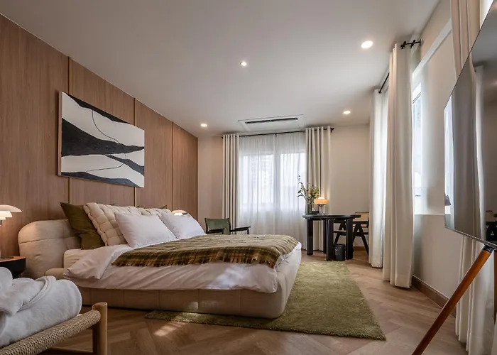 Whole Floor Penthouse, 3 Bedroom 3 Bath, Next To Metro Station Бангкок