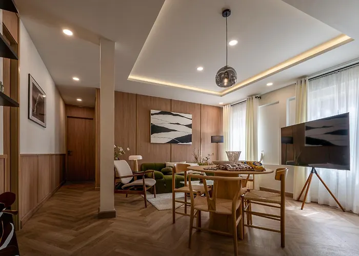 Whole Floor Penthouse, 3 Bedroom 3 Bath, Next To Metro Station *